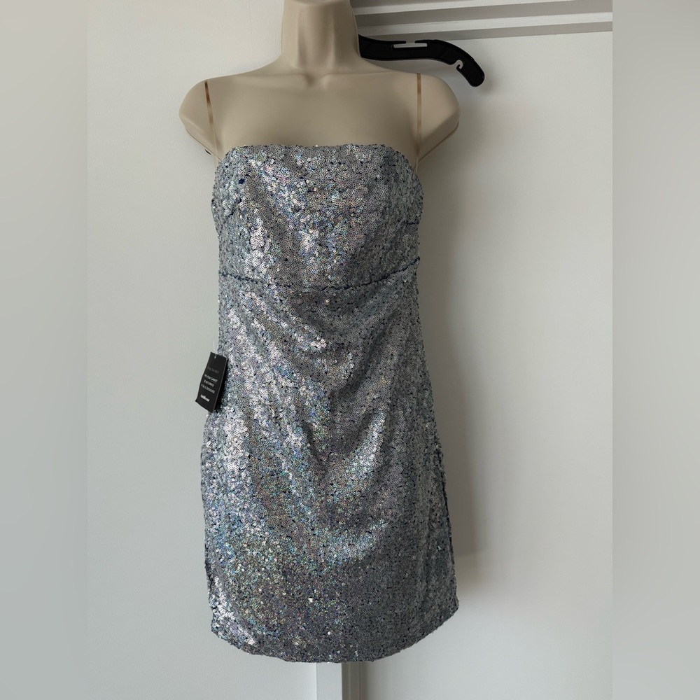 *NWT* Charlotte Russe Silver Sequins Strapless Minidress - Picture 3 of 8